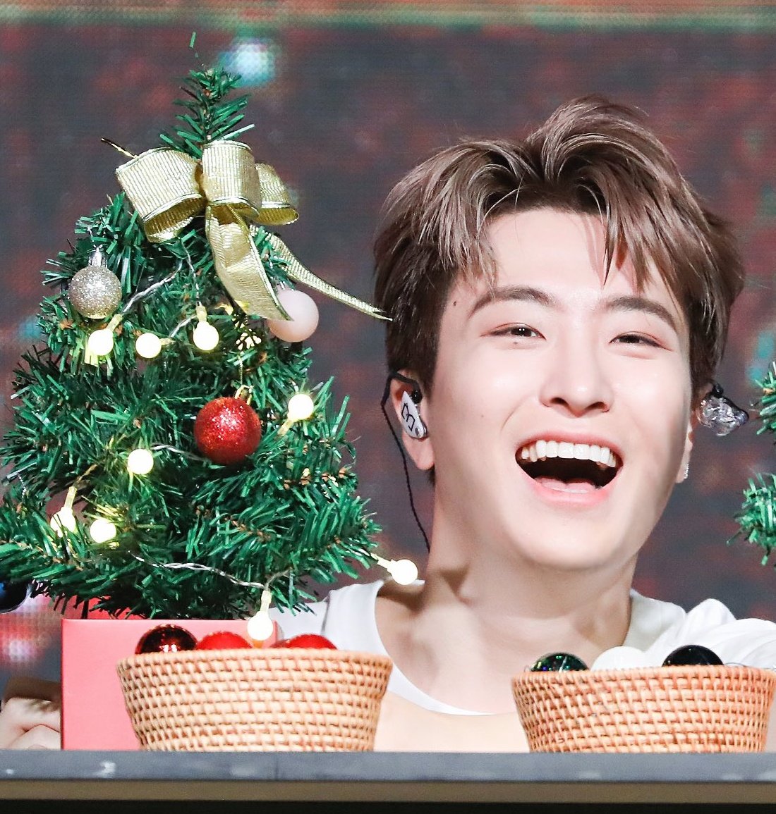 PLouktan's tweet photo. : ต้นคริสต์มาสที่หนูทำส่งมาถึงพี่แล้วนะครับ🎄
: พี่ชอบมั้ย เราตกแต่งเองเลยนะ 🎀⭐
: ชอบมากครับ น่ารักมาก ... แต่ชอบคนทำมากกว่า

#JiJae https://t.co/wwUSxRb8SO
