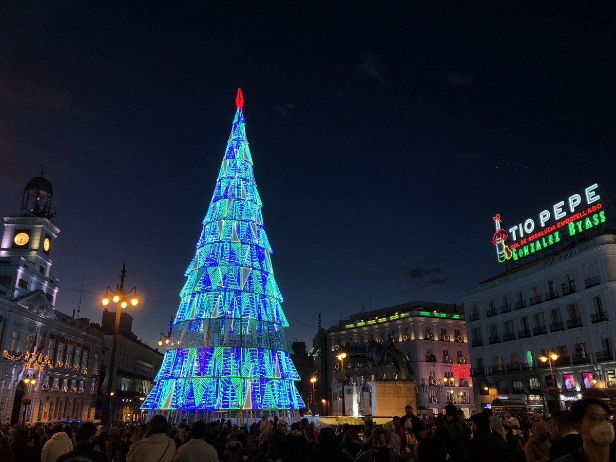 SpaCIE_edu's tweet photo. Puerta del Sol, #Madrid 😍🎄🎊

#navidad2021 #christmas2021 #visitspain #visitamadrid #studyabroad #SpaCIE #christmastree #christmasdecor https://t.co/udtP8KqfQR