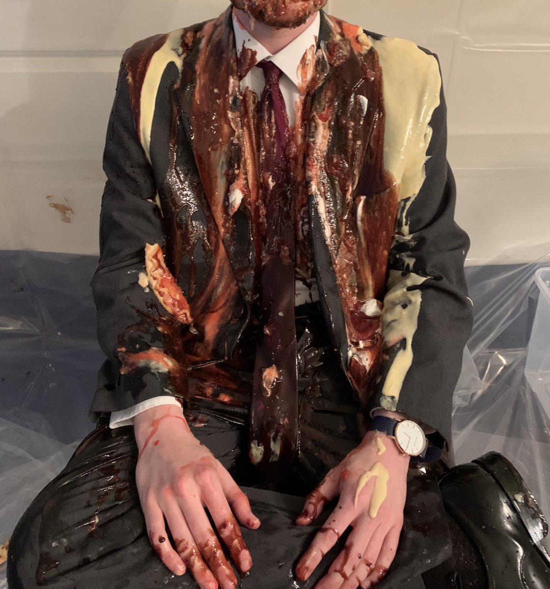 DressedForMess tweet media