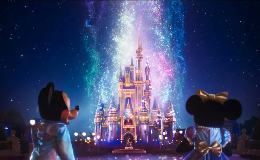 Have you been to see the magic of the #DisneyWorld 50th Anniversary? We have and trust us, you don't want to miss it! ✨ 😍 #Disney #50 #dreamhuntervacations #2022planner #2022 #travel #traveling #planning #50yearsofmagic