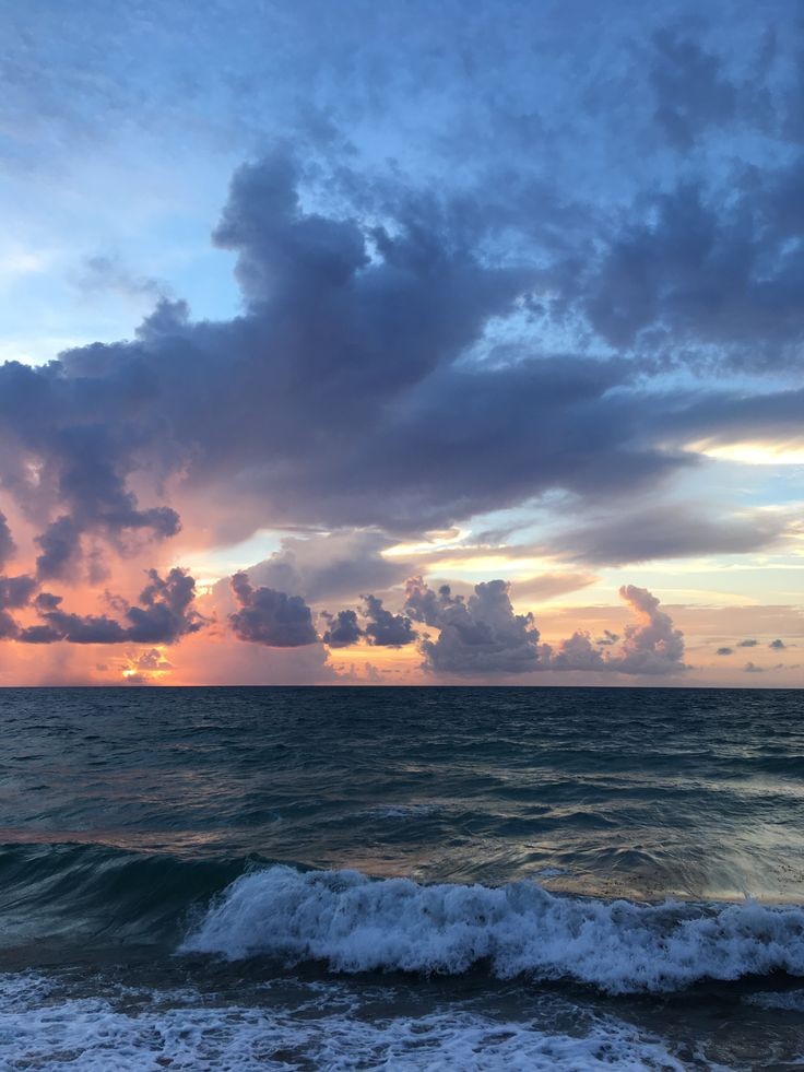 PORT8ART's tweet image. Don't waste the time you have
You're not gonna like it without any #love
So don't waste it
It's family and friends &amp;amp; that's the truth
The fountain doesn't give you back your youth
It's staying up too late at night and laughing under kitchen lights
So hard you start to cry

#photo