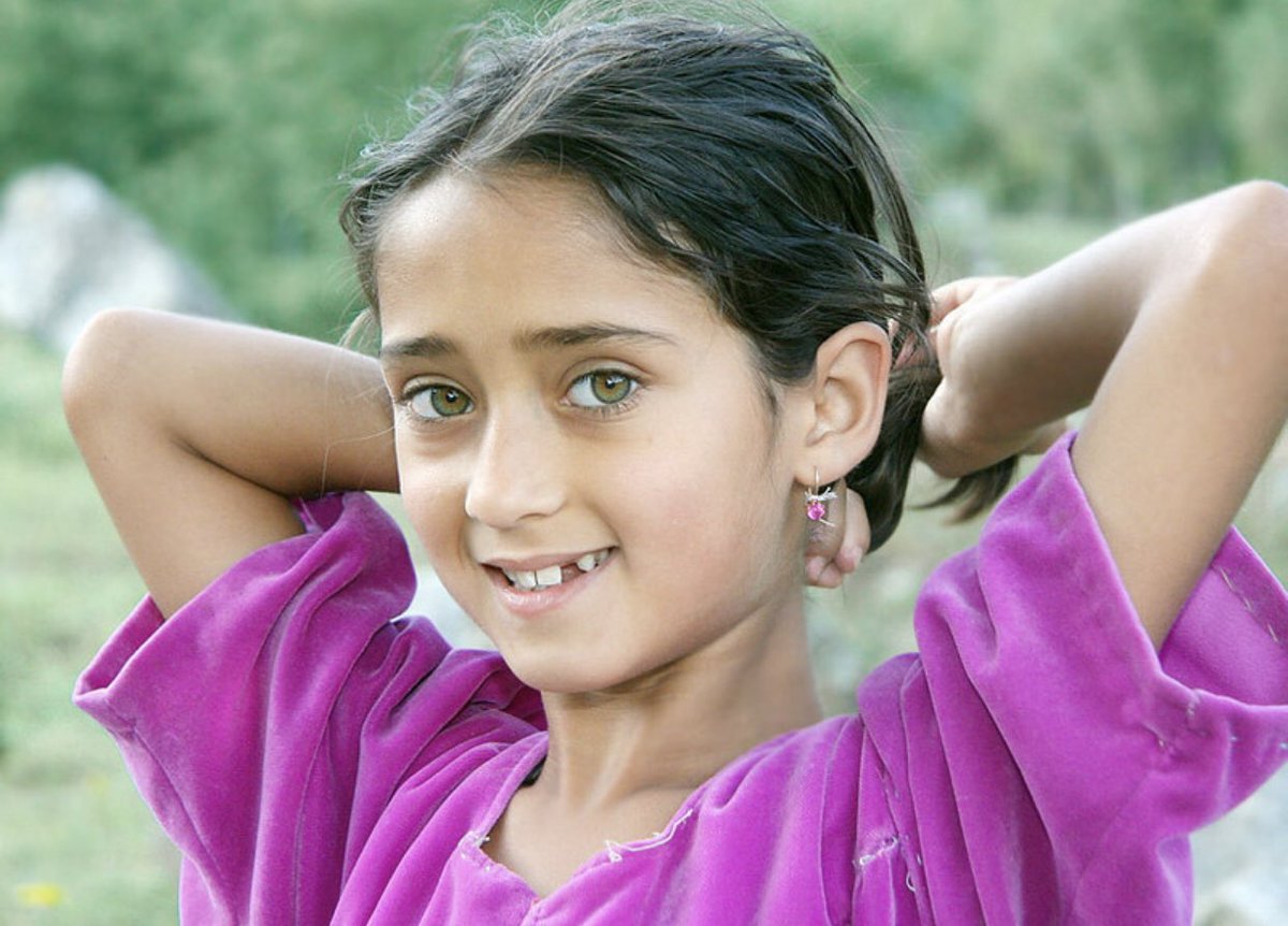 TajikUnity's tweet image. 📍Mini Aishwarya Rai in a village somewhere in Tajikistan 👧🏽✨🏔