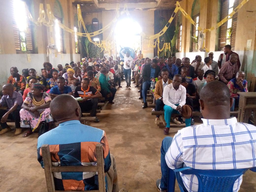 FAKA_FOUNDATION's tweet photo. #VacancesParlementaires
L'hon #ASSANI a tenu une réunion avec les comités directeurs de sa chère fondation #FAKA le mardi 28 déc à BENGAMISA.
#ReflexionAction https://t.co/QKNP3mKuRY