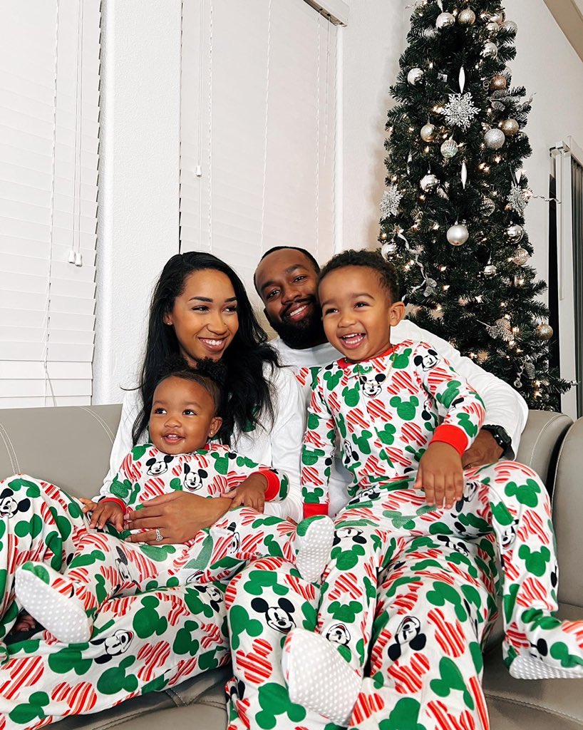 jaylabrenae's tweet photo. Henry family PJs❤️ this year vs. last year! https://t.co/vImhbj21mu