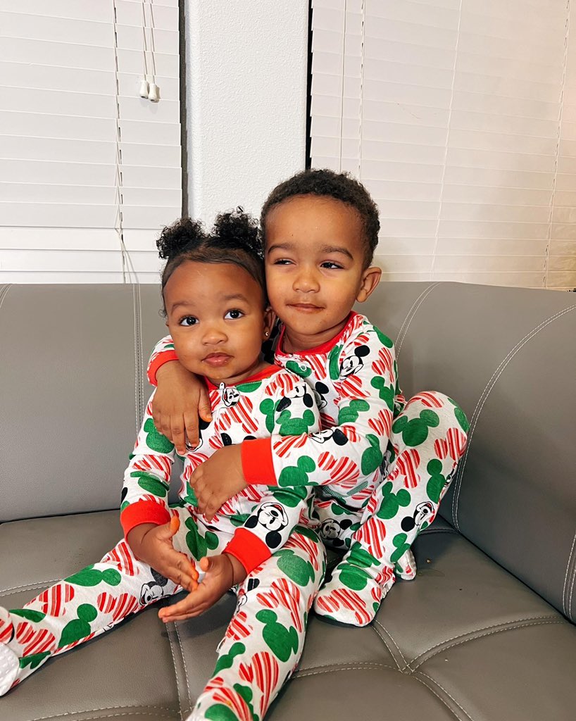 jaylabrenae's tweet photo. Henry family PJs❤️ this year vs. last year! https://t.co/vImhbj21mu