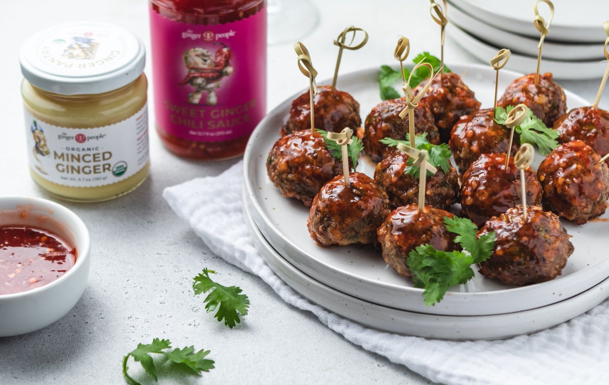 Never underestimate a solid NYE app recipe. A delicious, easy-to-make go-to means you can spend less time in the kitchen &amp; more time enjoying the festivities 🎉  Get the recipe to these ✨ Ginger Garlic Meatballs✨   w/ Sweet Ginger Chili Sauce here: bit.ly/2vTJZp6
