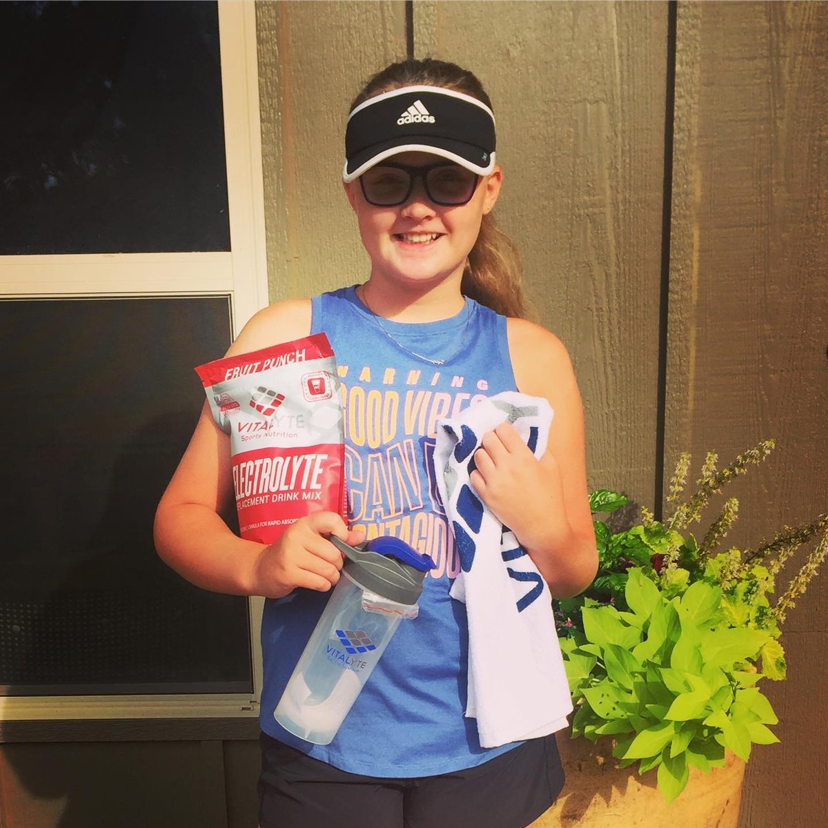Another happy and adorable customer!⁠
🎾⁠
"Thank you @vitalyte_sports_nutrition for the fruit punch electrolyte replacement drink mix! "  ( #📷 @rallyerriley )