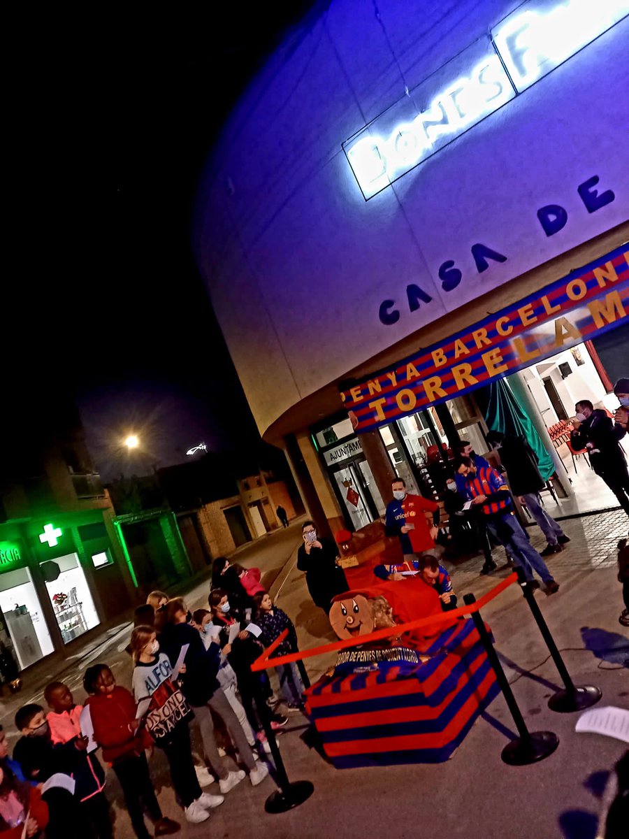 Avui la Penya Barcelonista  de Torrelameu ha celebrat el seu tradicional Cagatió de Nadal. Us volem agrair la vostra participació un cop més i desitjar-vos un bon final d'any i una millor entrada al 2022.
Bones Festes
💙❤️