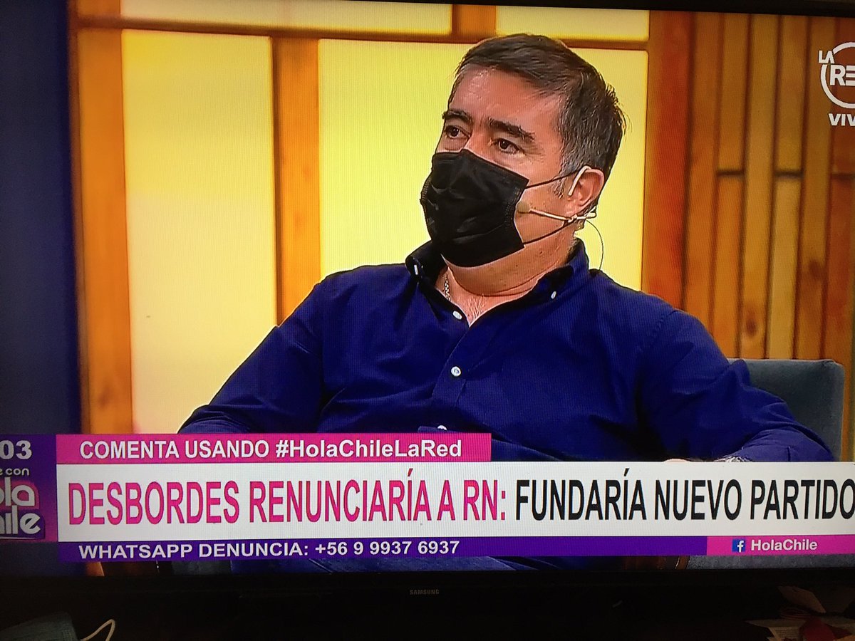 luispm's tweet photo. Desbordes con ventilador en Hola Chile. Hace bolsa a la directiva de RN por su mala copia de Republicanos. Cuñas:
•Agencia que hizo la campaña del Rechazo fueron los que hicieron la de diputados de RN.
•El Mercurio está en la campaña contra la Convención.
#ChileDecideLaRed. https://t.co/HzK7QpqWbO