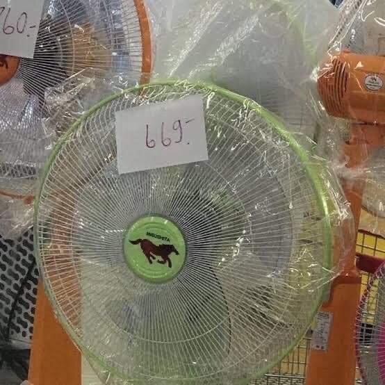 ร้องไห้ทำไมอะ มีไรก็บอกดิ