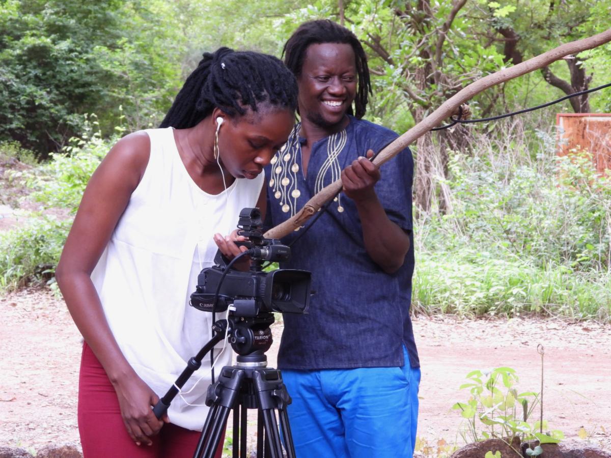 BARKAFoundation's tweet photo. In 2021, when journalism was under attack in Burkina, BARKA began a new program to strengthen Burkinabè media professionals and journalists
https://t.co/NXPu7COju1 @whatmattersproductions @spacecowboys #FreeSpeech #BurkinaFaso #Media #Journalism https://t.co/yiNJgZfNSG https://t.co/uJ5fqtqJmm