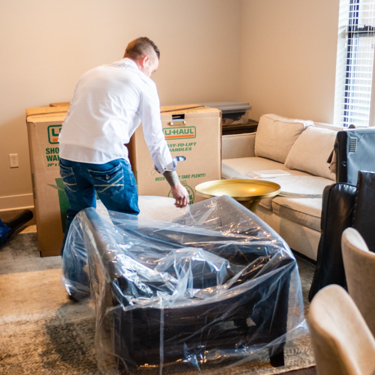 movingkingskc's tweet photo. We know what it means to keep your belongings safe and secure throughout transport. To learn more about our top-notch moving services, visit our website: https://t.co/1dmt9kM2XI. #MovingKings #Moving #Mover #Movers https://t.co/CaAuqVu14o