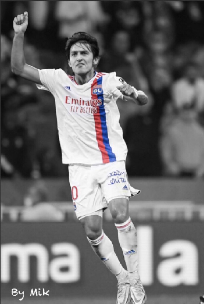 CostaMik's tweet photo. @barthruzza @OL J’ai envie d’y croire 🙏
#SignAzmoun #OL https://t.co/Z0ouasYQjV