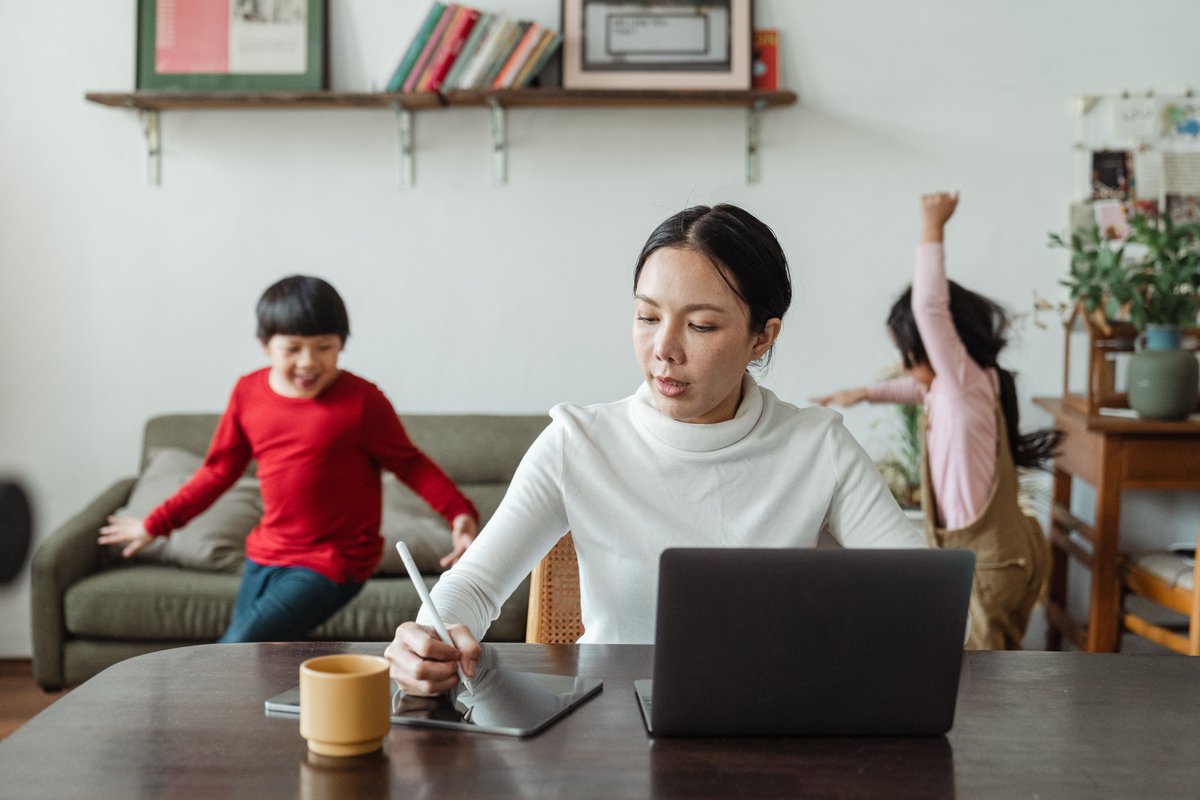 How can you best manage a remote workforce? Shift your focus from inputs (what workers are doing) to outputs (what workers are producing). <a href="/ThePhillipKane/">Phillip Kane</a> <a href="/Inc/">Inc.</a> explains why this also requires ramping up trust kell.gg/xfz