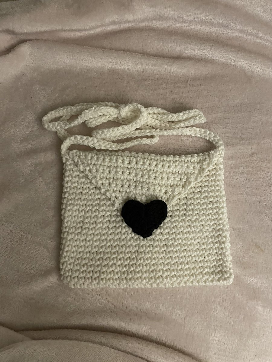 daisydaggerco's tweet image. Love letter bags are currently available! 💌