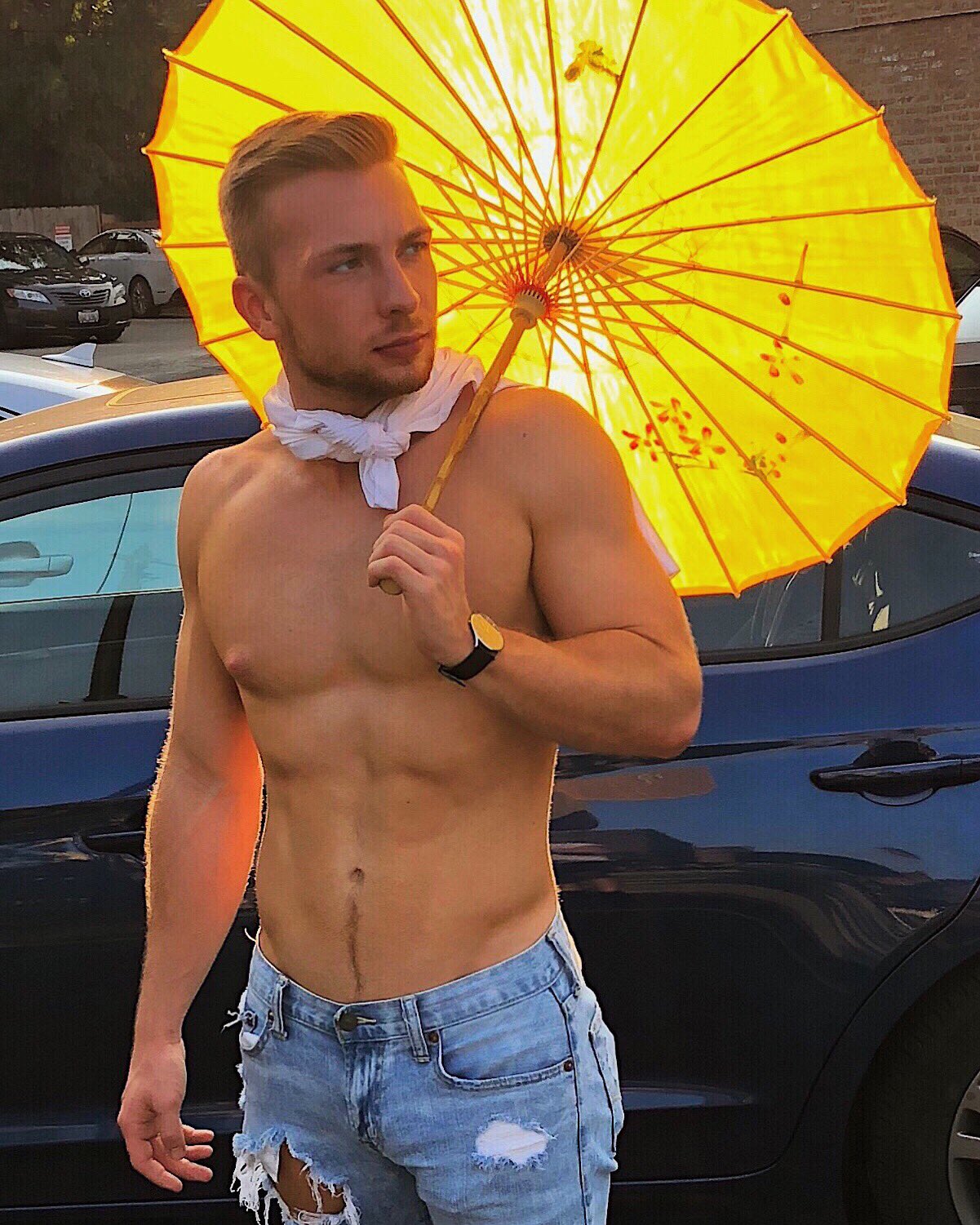 FHzU9hLWYAg_rc5?format=jpg&name=large