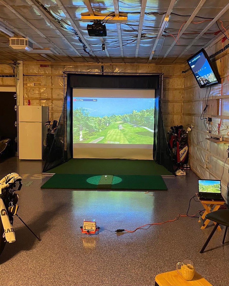FlightScopeGolf's tweet image. Check out this at-home sim setup, perfect for a quick 9 during the winter months 💯 #FlightScopeMevoPlus