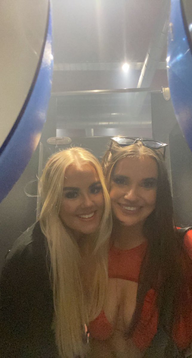 aimee656's tweet photo. @jodiethorburnn happy birthday bestie ! hope u have had the best day🖤 thanks for being the best dancing partner and always making me laugh ! can’t wait to celebrate properly with u soon love u so much 🖤🖤🖤 https://t.co/JowiSOCnZg
