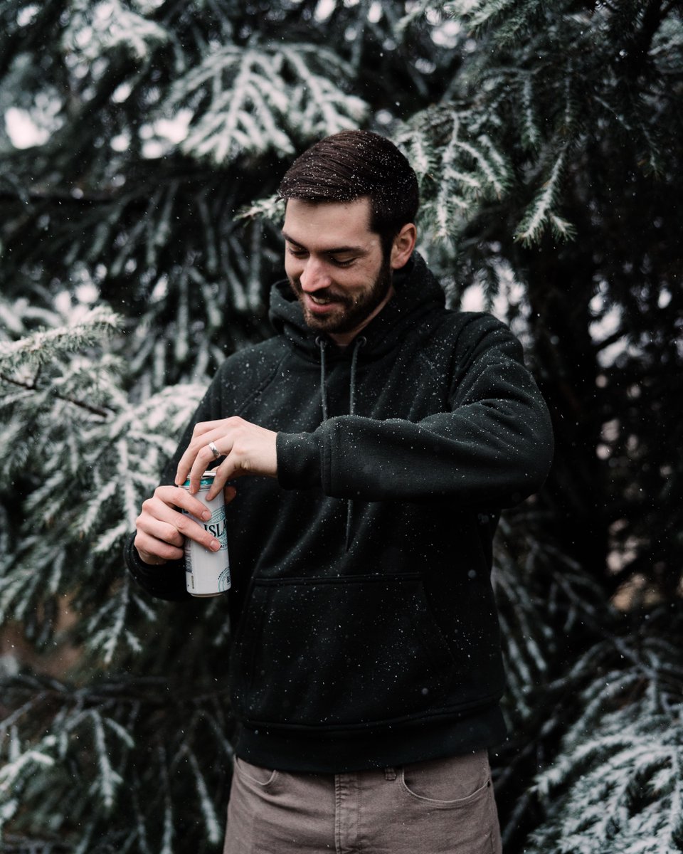 islandbrandsusa's tweet photo. Crisp. Clean. Crushable in a slim can for short cals and tall vibes π€
#crispcleancrushable #islandactive #activelifestyle #thecleanchoice #88calories #fitness #fitlife #fitspo #betterforyou https://t.co/dCiteapVHI