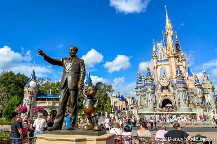 DisneyFoodBlog's tweet photo. 6 Things Disney Fans Say They Could Live WITHOUT in Disney World https://t.co/KyfsDQV3AX https://t.co/hzpQS8GPZs
