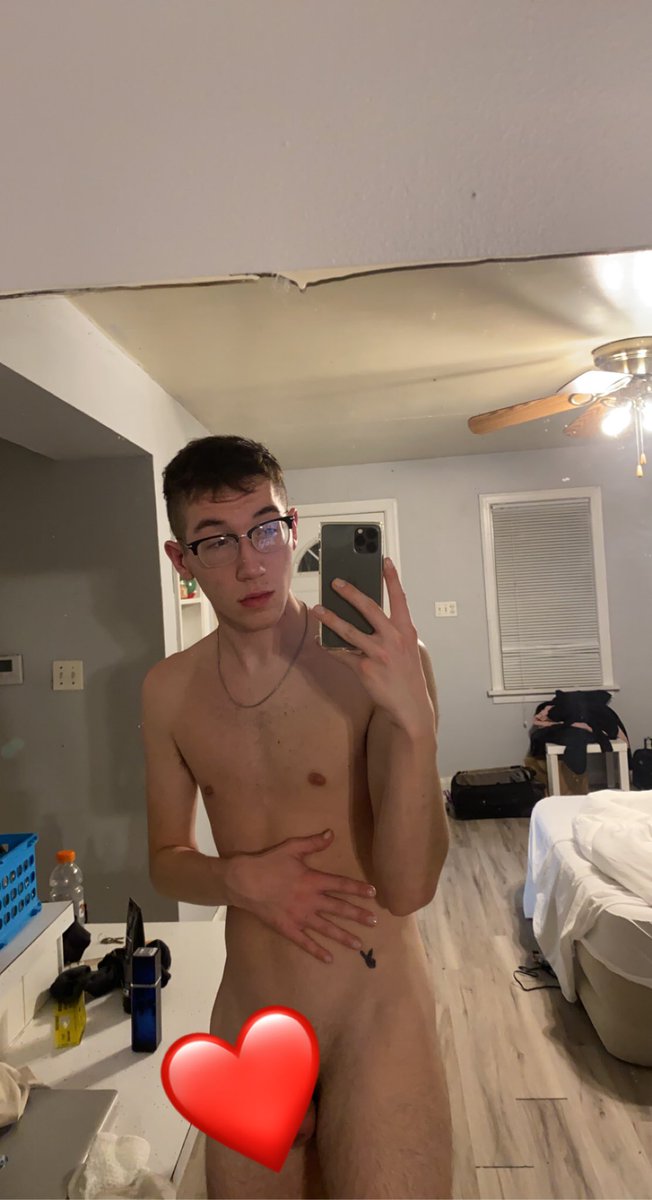 verseguy19's tweet photo. I wonder if @HelixStudios would let me audition #ContentCreator #gay #rt #helixstudio #twink #vers https://t.co/uz2K0nCqeE