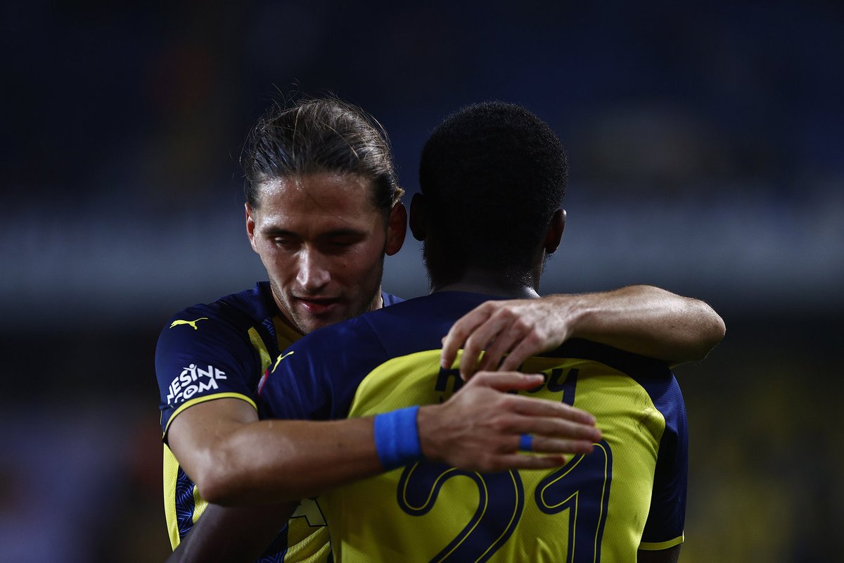 FenerOn2_'s tweet photo. Mücadeleniz için teşekkürler

Miguel Crespo
Osayi Samuel

#FBvAFY 

#Fenerbahçe https://t.co/tTphXFW9za