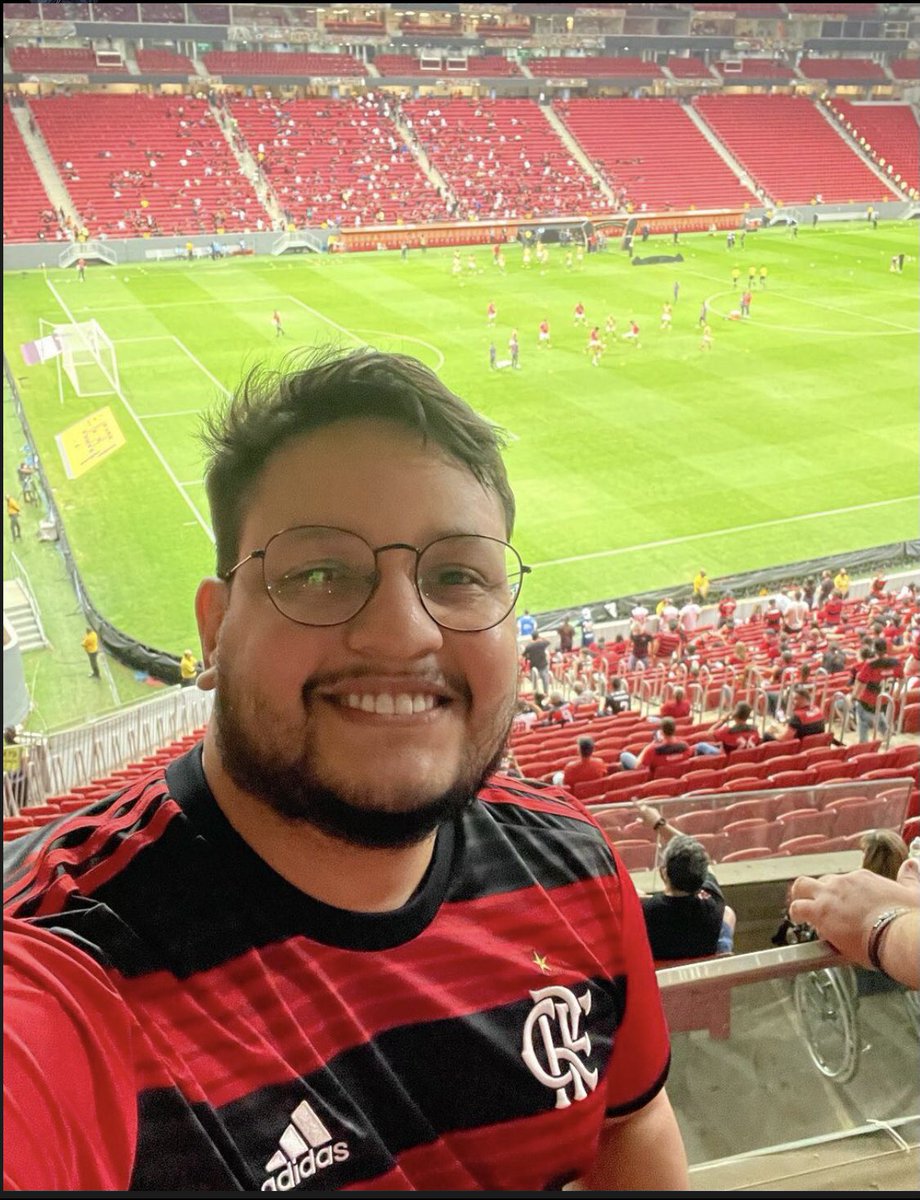 rreis16_'s tweet photo. Alô @Flamengo , vamos homenagear nosso Cantor Rubro-negro Maurílio, que faleceu hoje 😔 https://t.co/CiVqwyOXg5