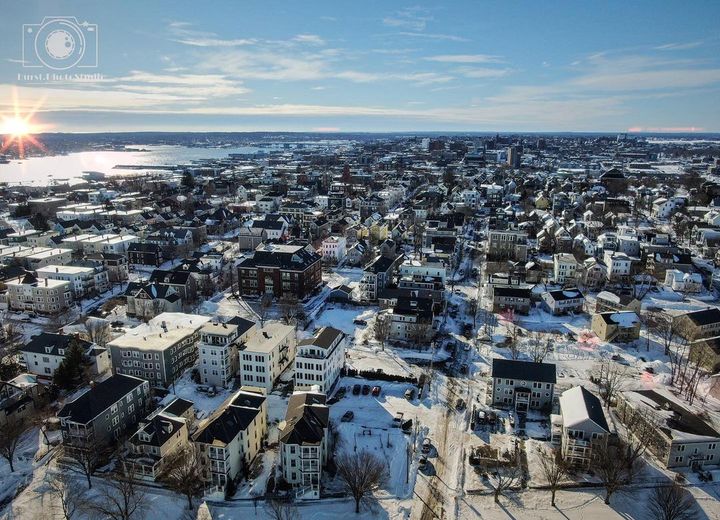 PortlandOldport's tweet photo. Portland all dressed in snow...
πΈ IG: hurst.photostudio
#portlandoldport #portlandme #portlandmaine #visitportland #Portlanddowntown #downtownportland #Portlandprom #easternprom #easternpromenade #droneshot https://t.co/tEJByn7Abm