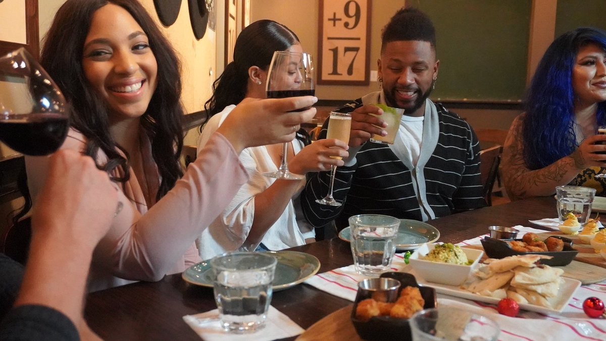 Public School wishes you all a HAPPY NEW YEAR! Celebrate the countdown from home with Public School's Packaged New Years Dinner!
Order starting 12/28 till 12/30!

#goodtidings #newyears #byebye2021 #hello2022 #happynewyears #newyearsparty