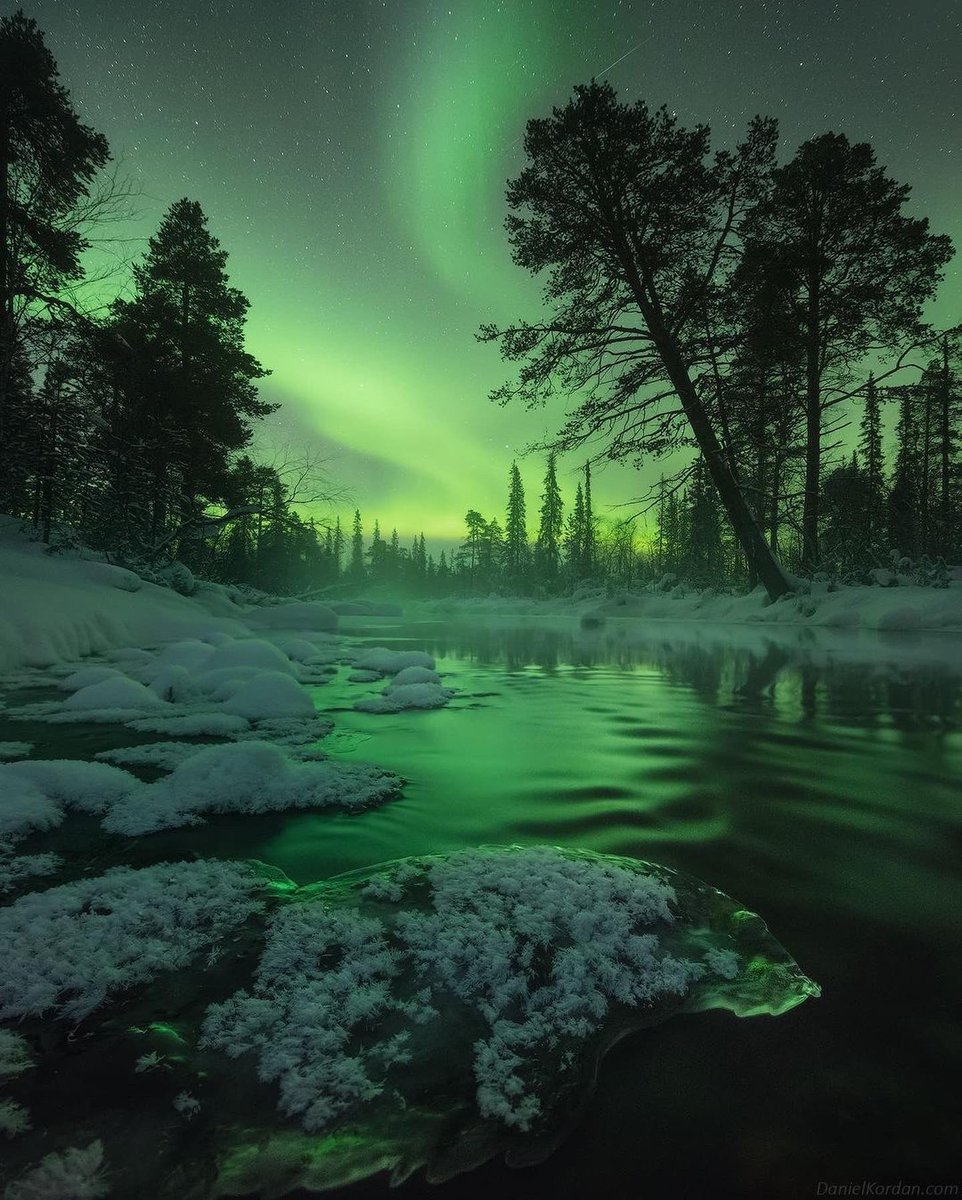 earth's tweet photo. Winter in Russia ❄️ https://t.co/3xuKZG8pqS