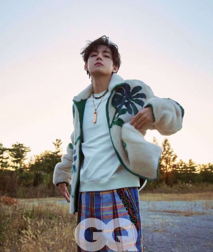 italian02midget's tweet photo. Happy Birthday Taehyung!💗 #TAEHYUNGDAY https://t.co/B9uNYIB1Ic