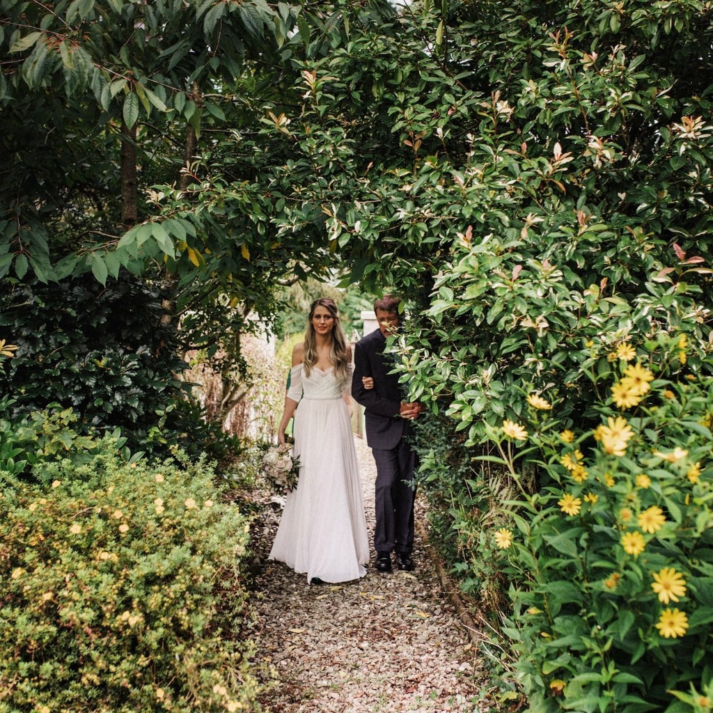 More 2021 memories, this time form Ann-Marie and Billy's joy-filled, intimate elopement @newforge 
📸 @cinematictide 
.
.
.
#wedding #weddingideas #weddinginspo #weddinginspiration #weddingtrends #weddingplanner #weddingplannerireland #weddingplannern… instagr.am/p/CYFEaJYIrfh/