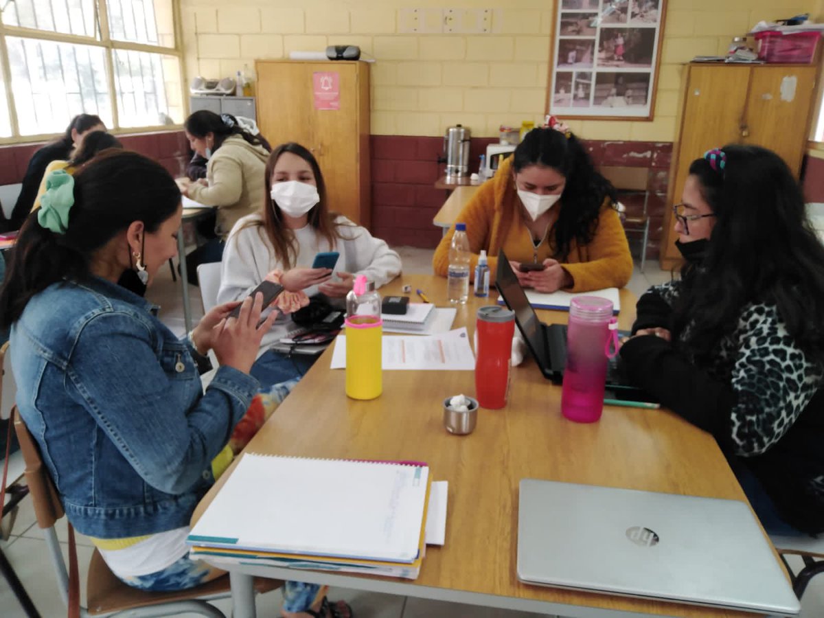 AjiEscuela's tweet photo. #Hijuelas @AjiEscuela #ajiavanza #hijuelasavanza #2do #día de #jornada #evaluando #año2021 #tallereando #jugandoyaprendiendo #proyectando #año2022 https://t.co/DVriGVJl8I