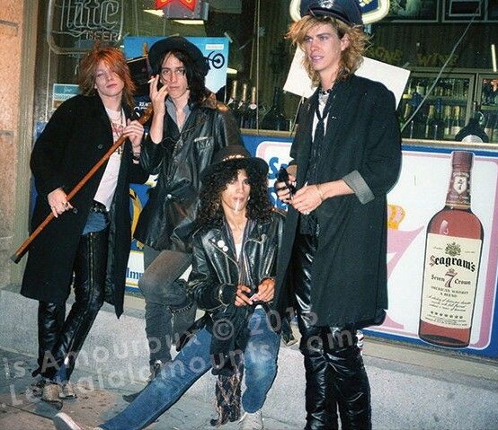 AxlOwnsMyHeart1's tweet photo. guns n' roses ❤️ https://t.co/88BjqNJRzN
