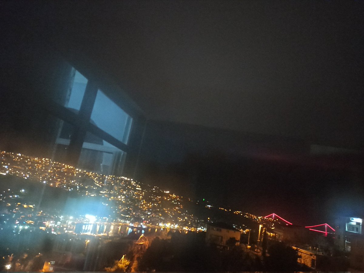 GorNevin's tweet photo. "Love while the night still hides the withering dawn, Kiss" #whileyourlipsarestillred #nightwish #music #metal #müzik #gece #night #İstanbul #sarıyer #aralık #kış https://t.co/veVzoctFqM