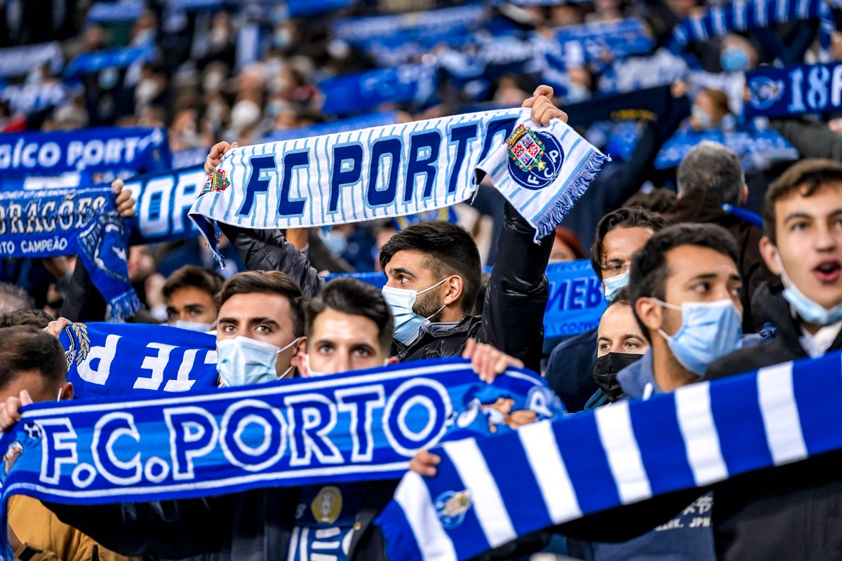 FCPorto's tweet photo. Até amanhã, Dragões 🐉 

#FCPorto #FCPSLB https://t.co/tYAglxVIrX