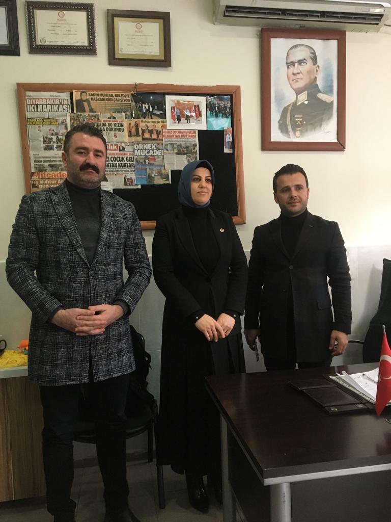 AK PARTİ Bismil İlçe Başkanımız Sn.Veysel YAĞMUR ile birlikte İlimizin tek Kadın Muhtarı Sn.Dilek Demir ‘i ziyarette bulunduk.

Misafirperverliğinden dolayı kendilerine teşekkür ederiz.
<a href="/eyupkadirinan/">Eyyüp Kadir İnan</a> 
@MahsumMelikoglu 
<a href="/makifagirman/">Mehmet Akif AĞIRMAN</a>
