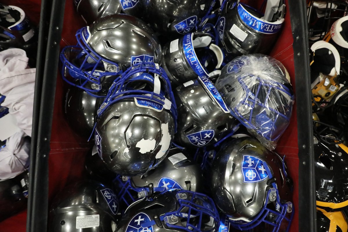 RiddellSports's tweet photo. Your protection is our #1 priority. Have you contacted your Riddell Sales Rep to get your equipment reconditioned for next season?#ProtectandPerform #RiddellRecon #HeadProtectionLeader 

Team recon➡️https://t.co/aPIbLdjBnE 
Individual recon➡️https://t.co/VnAEFB55na https://t.co/ho7RRCAxVX