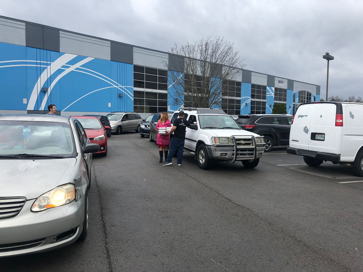 WCKitchen's tweet image. Since activating in Nashville in response to the pandemic, WCK has disbursed over $1 million to local restaurants &amp;amp; food trucks feeding neighbors. This week was our final service—Las Fajitas made fajita plates with freshly prepared salsa for families in need. #ChefsForAmerica