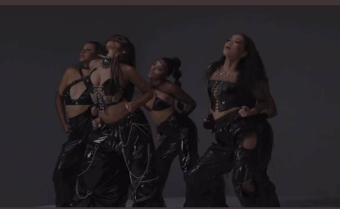 nashedaiIy's tweet photo. X music video? i think so https://t.co/V9k1y5KPsT