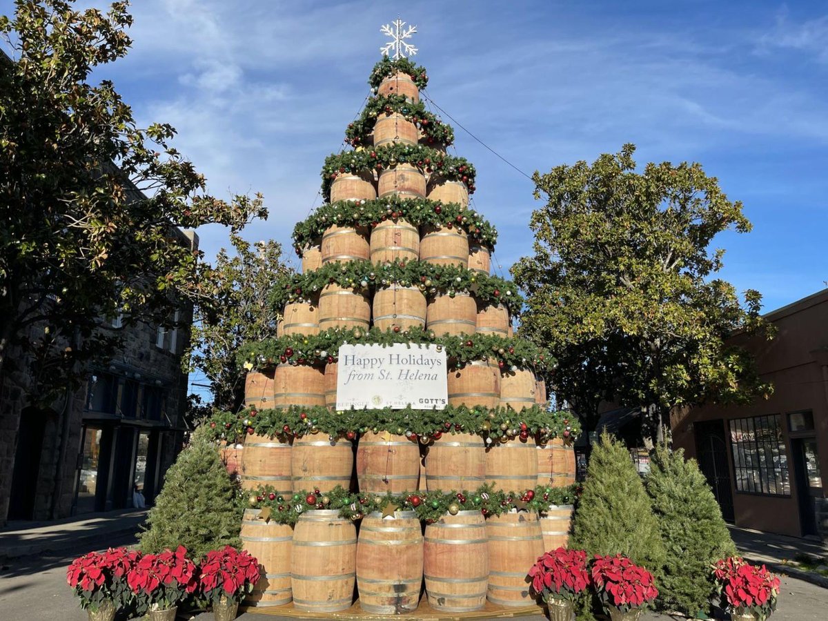 EatGuideNapa's tweet photo. One week remaining to snap a photo in front of St. Helena's Holiday Wine Barrel Tree! ๐
The last day to capture your festive moments is Saturday, January, 1st.
#TheEatGuide #sthelena @StHelenaCA #winebarrel #tree #winetree #barreltree https://t.co/InaWOmEj9l