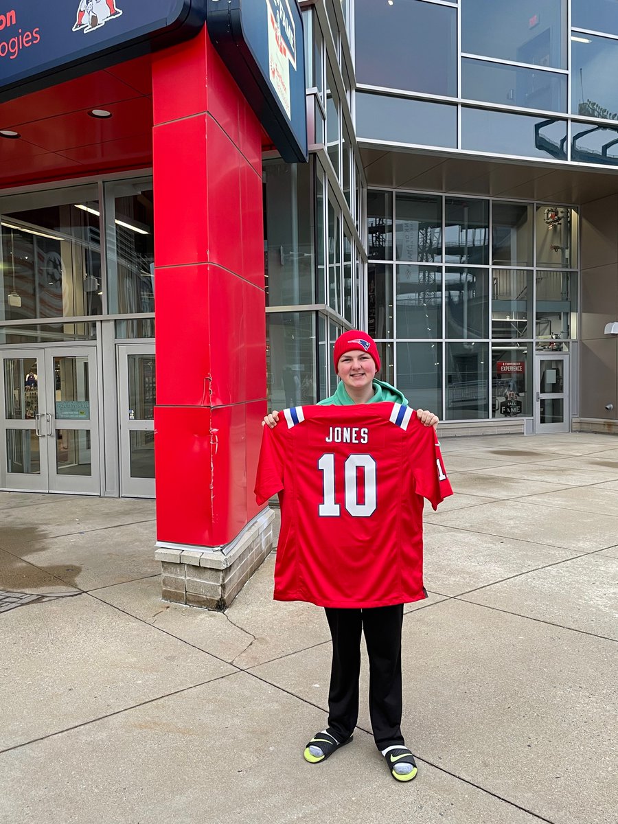 michj12's tweet photo. Went to @PatriotsProShop to get him a jersey for Sundays game. Because our last name is Jones we got to get a customized one and in red! What amazing service we got! @MacJones_10  #jonesesarebetter #gopats #Patriots #ForeverNE https://t.co/YLtGKMpoNN