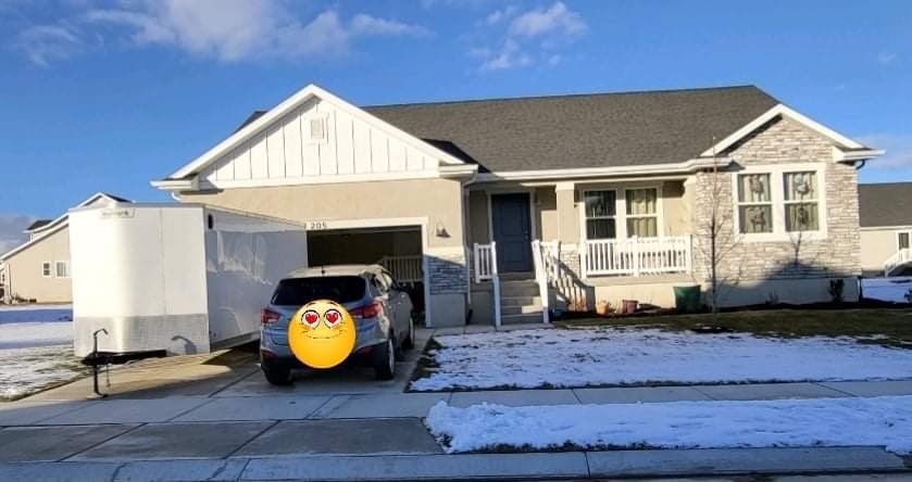 TeGladz's tweet photo. Finally we moved in to our new HOME 🏠❤️😘 https://t.co/Gyrc9T099u