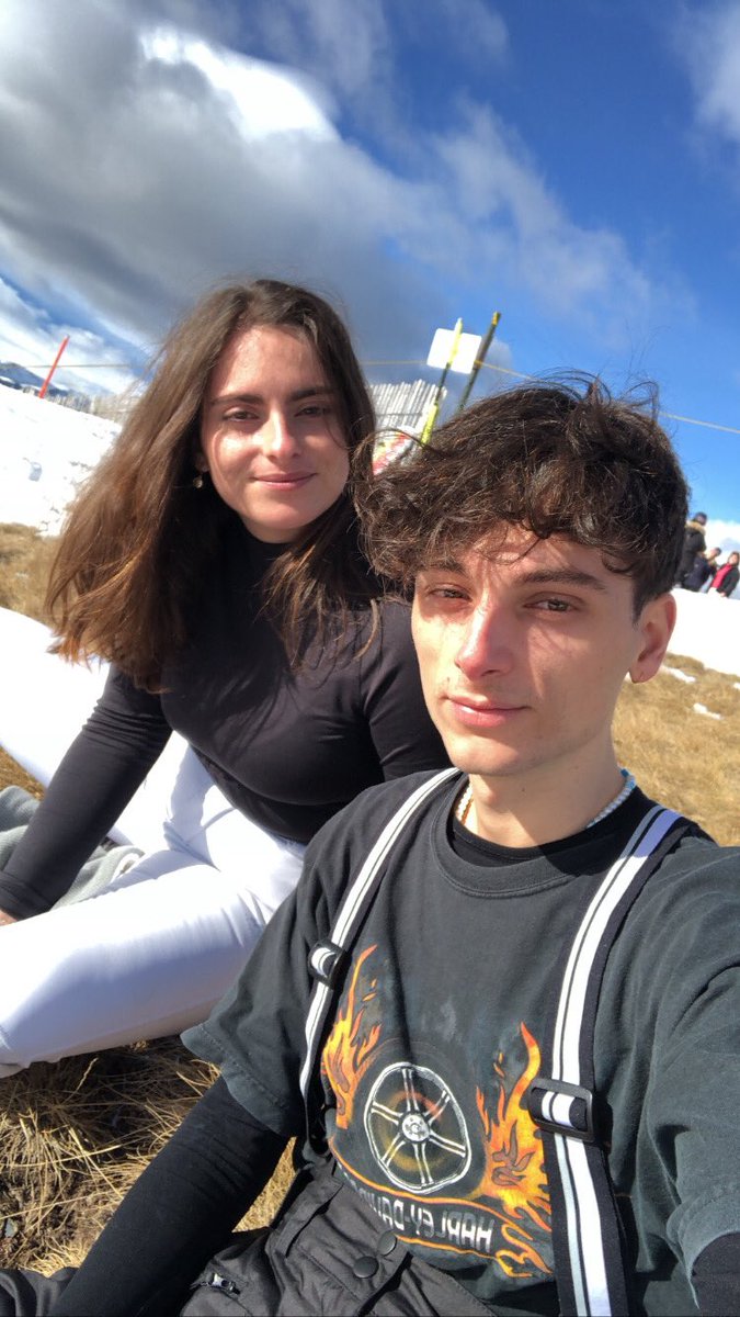 Pabloliebanana's tweet photo. Un tio random ha hecho una foto de mi foto y me ha preguntado si queria k me la pasara por bluetooth lol https://t.co/odx6b0dsLe