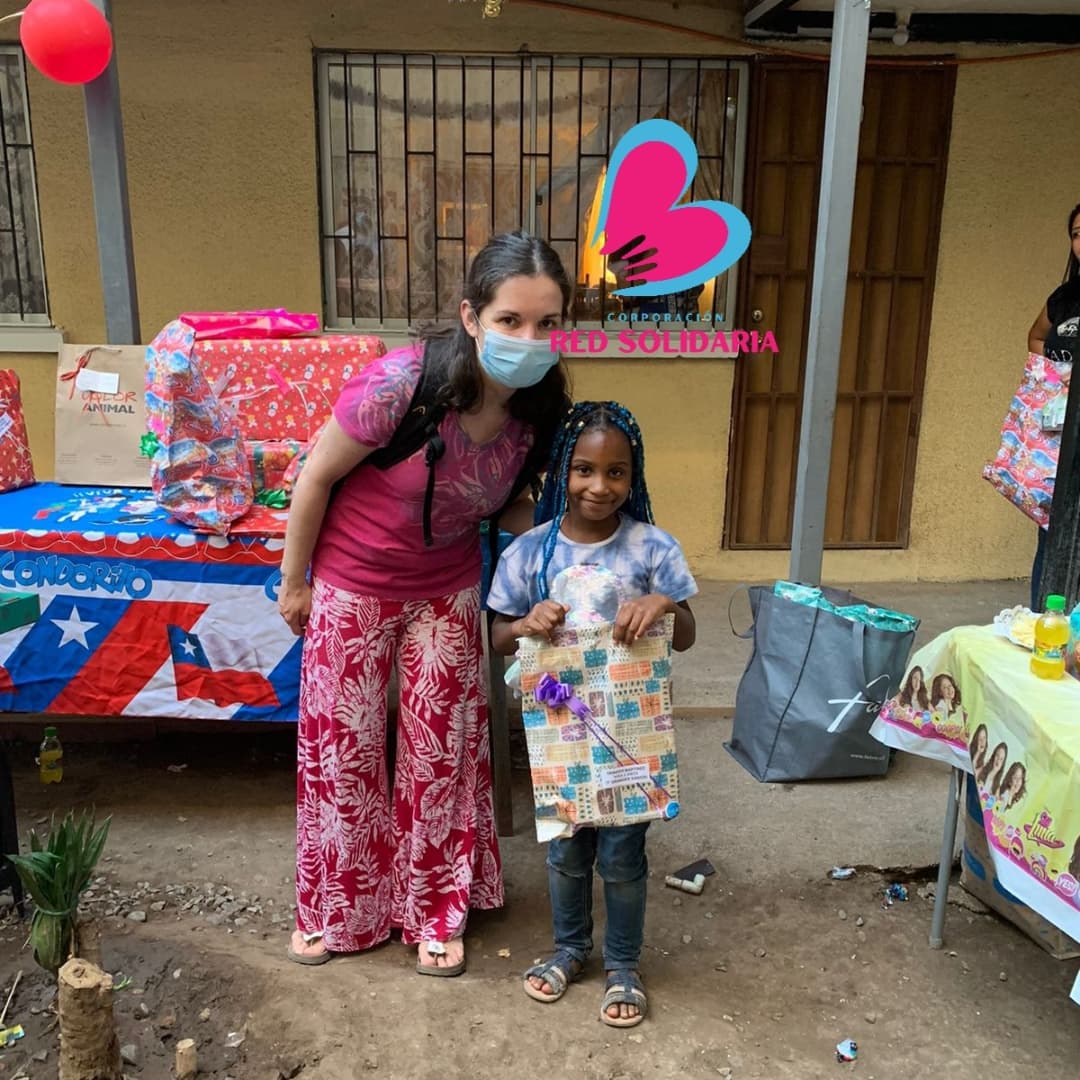 ENTREGA DE REGALOS DE NAVIDAD Durante vísperas de Navidad llegamos hasta calle Maria de la Quintana en Colina para entregar hermosos regalos🎁🎊🎉🎈✨Gracias a todos por hacerlo posible!!❤️🎁🎊🎉