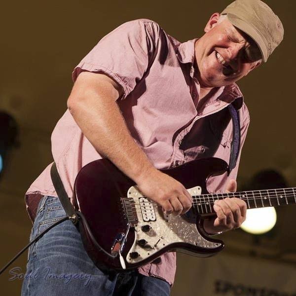 #Joy #Resilience in supporting live #music #venues #artists: <a href="/AlbertCummings/">Albert Cummings</a> #guitar #vocals #WarrenGrant #drums #StuSutherland #bass #rock <a href="/TCAN/">ar norto</a> from #MuddyWaters #LittleFeat to #original #dancing #tunes #Blues- "Makes Me Feels So Good!" #Concertreview:  bostonconcertreviews.com/reveling-in-da…