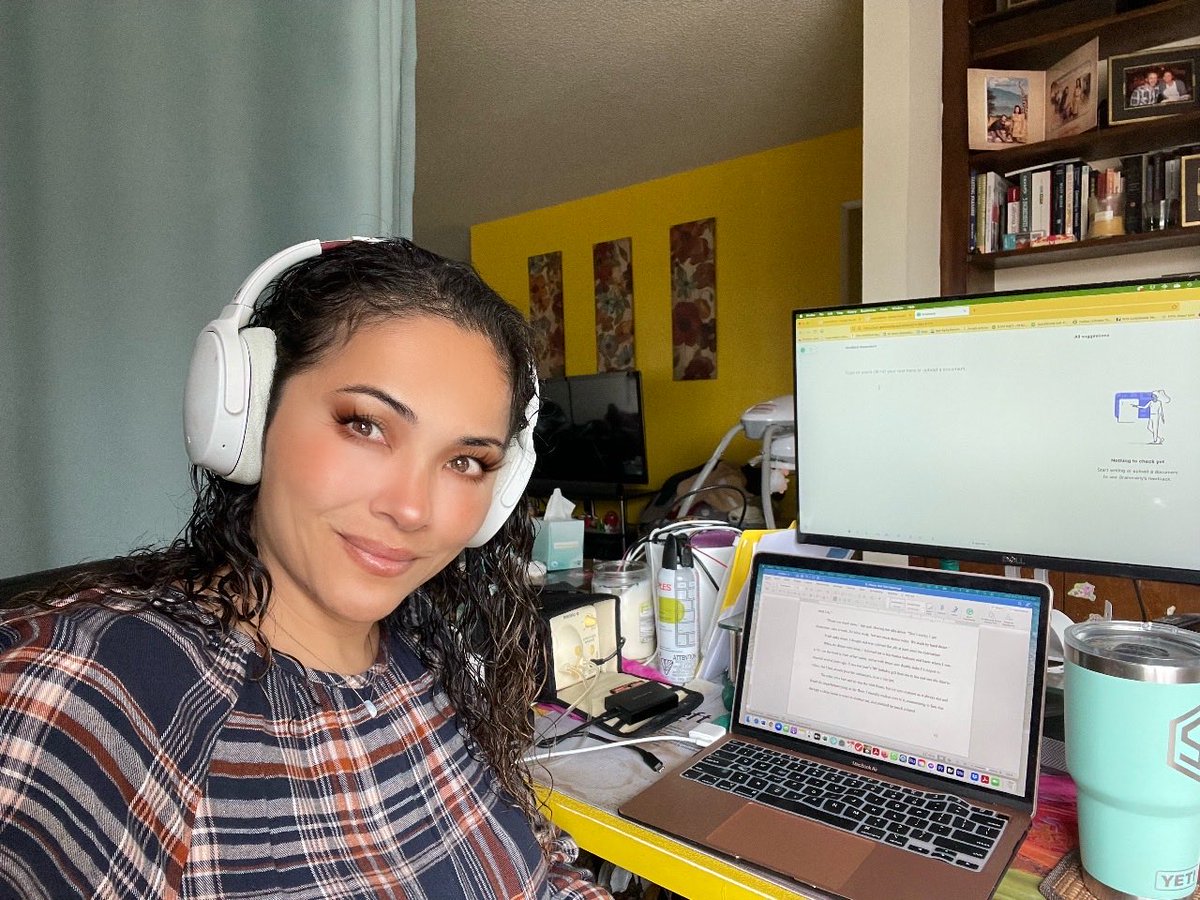 szestavillo's tweet photo. The family is out of the house! 👏🏽Listening to classical concentration via @accuradio & squeezing in some much needed #writingtime. Here's my #homeworkstation. Any #writers prefer dual monitors? I find it easier to stay productive.
#WritingCommunity #WednesdayWisdom https://t.co/CVHSPz1TEw