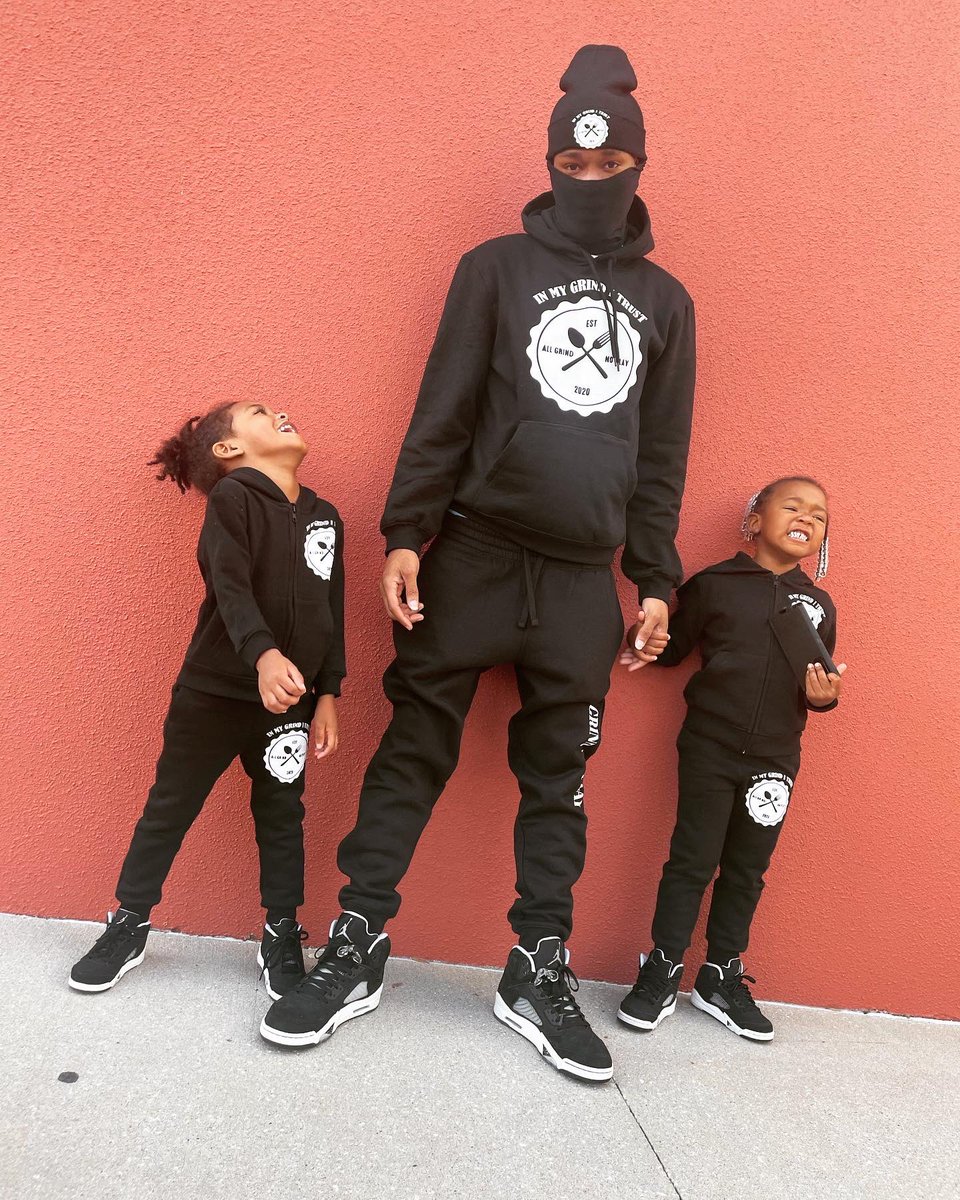 Kthuggaa's tweet photo. Take Care Yo Kids 👨‍👧‍👦🪢 Cause 1️⃣Day They Gone Take Care Of You💯🖤… If Y’all Gotta Get It Out Tha Mudd That Means I Failed &amp; That’s Something I Won’t Do💯‼️ #BlueJesus🧞‍♂️ #2OutOf4 
 
Outfit: Quarta Allgrindnoplay https://t.co/mdCMPvMSHi