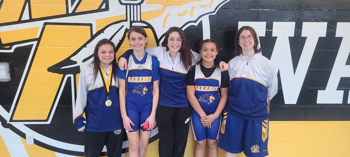 JamieLeeseberg's tweet photo. Our HS girls got to hang with our MS girls today at the Watkins Memorial Tournament. https://t.co/QwzWKyQKUE