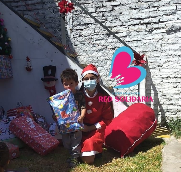 NAVIDAD JUNTO A LA ESCUELITA ANKATU DE COLINA 
Nuestro compromiso es con los niños y niñas de Colina, es por eso que un año más quisimos apoyar a través de nuestra campaña de Navidad, a la Escuelita de lenguaje ANKATU de la Población Van de rest. Hermosa entrega de regalos!! 🎁✨